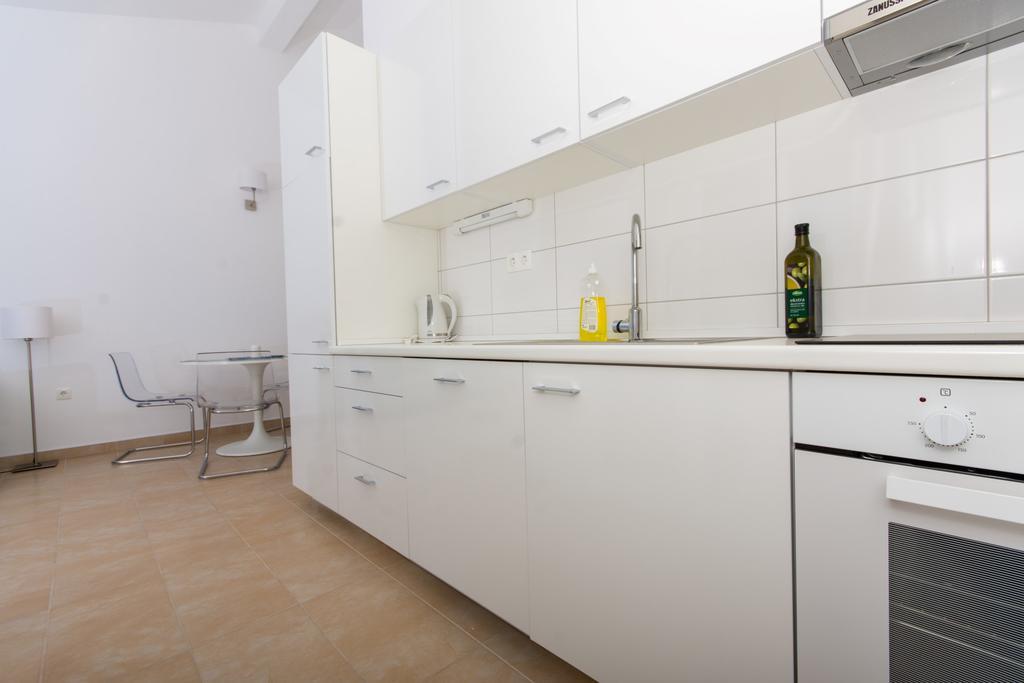 Apartment Flynn Трогир Екстериор снимка