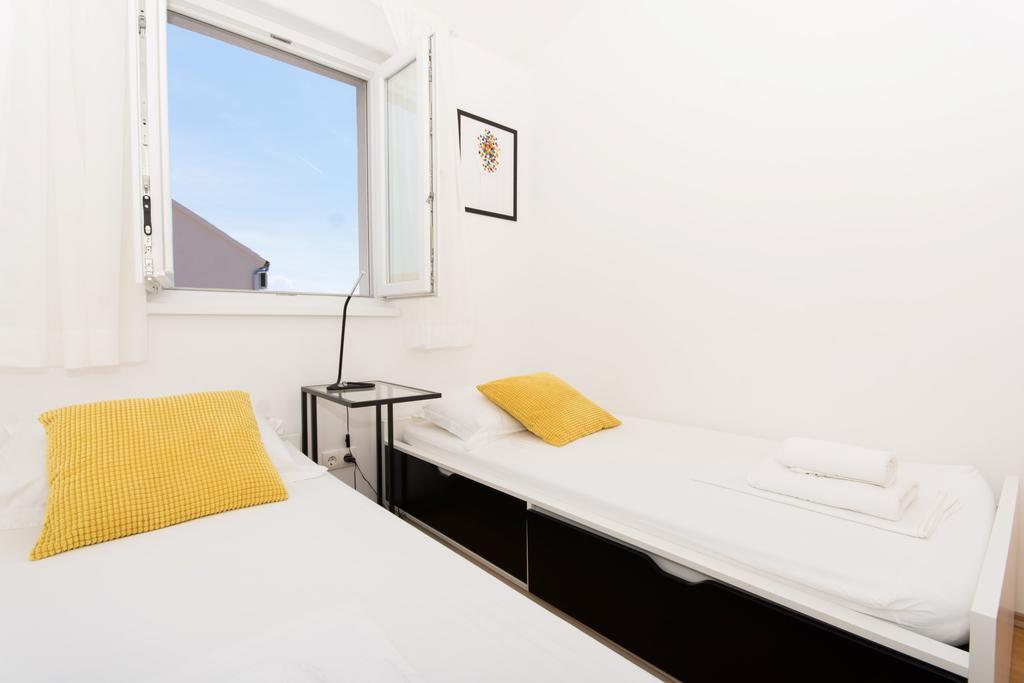 Apartment Flynn Трогир Екстериор снимка