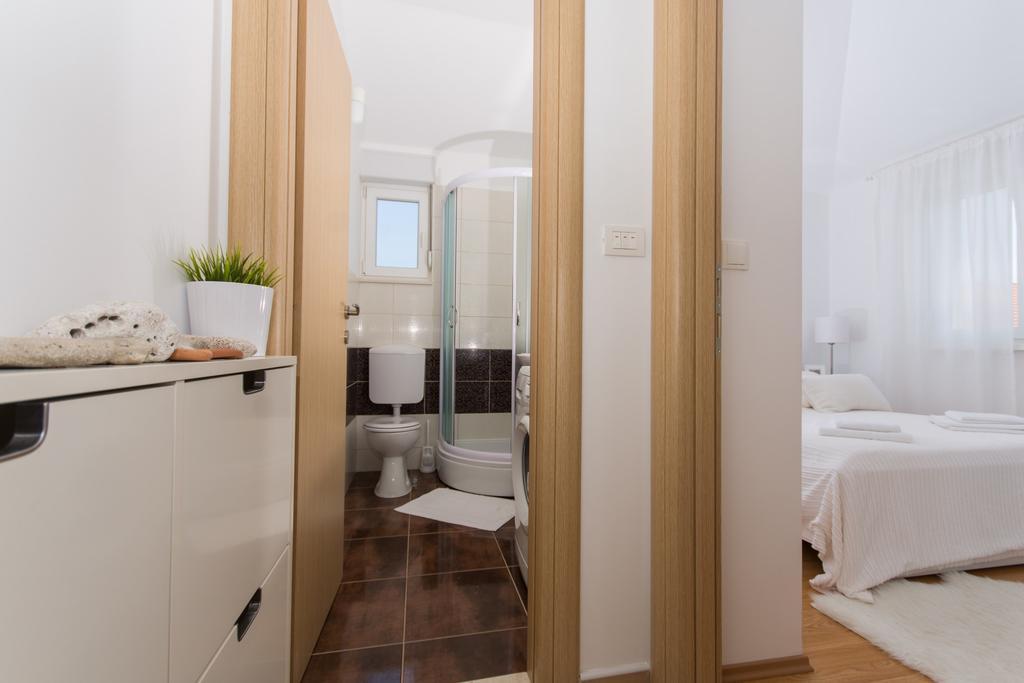 Apartment Flynn Трогир Екстериор снимка